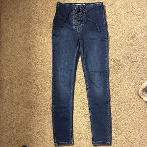 61% cotton 31% modal 5% polyester very stretchy jeans